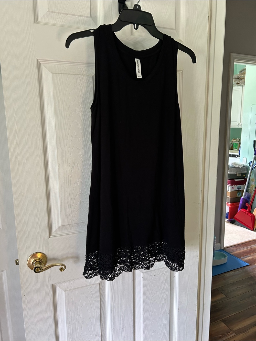 Women’s Black Lace-Hem Sleeveless Tank Top